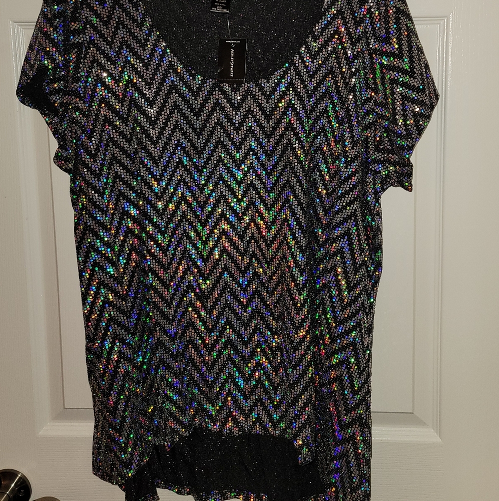 Short sleeve flattering slinky not clingy blouse.